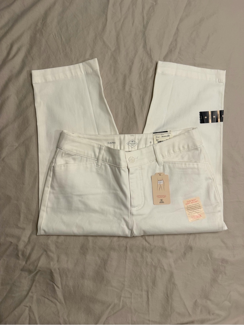 NWT St. John’s Bay Capri Pants Size 8 White